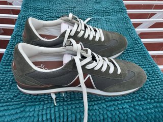 Zapatillas casuales verdes y marrones T43