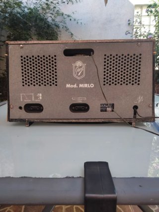 Radio Saba Antigua Marrón y Azul