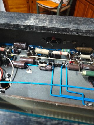 Radio Saba Antigua Marrón y Azul