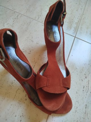 Sandaliasde piel de Gloria Ortiz