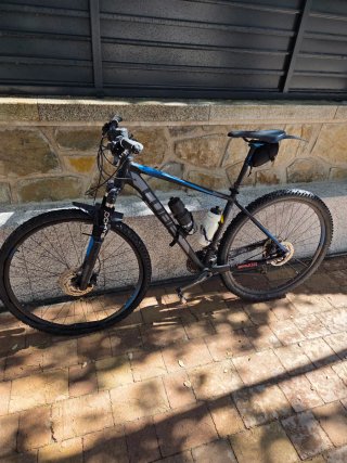 Bicicleta Cube Attention
