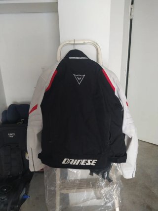 Chaqueta Moto Dainese Negra y Blanca