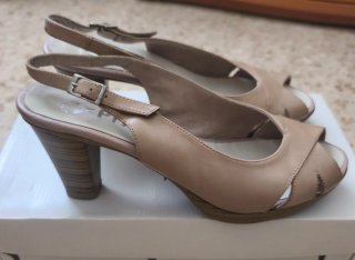 Sandalias de piel para mujer tacón.