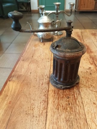Antiguo molinillo de café Peugeot