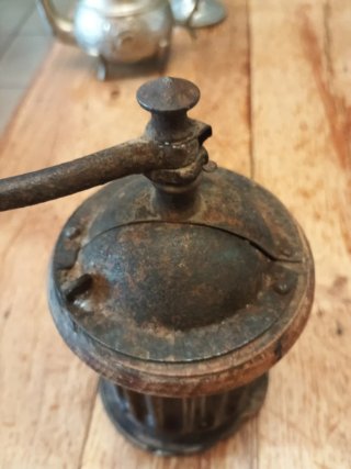 Antiguo molinillo de café Peugeot