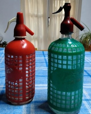 2 Sifones antiguos (rojo y verde)