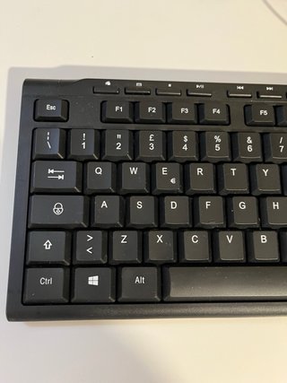 Tastiera USB Nera con Controlli Multimediali