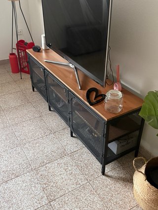 Mueble TV Ikea Madera y Metal Negro