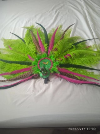 Tocado Carnaval Sitges Tucán Plumas