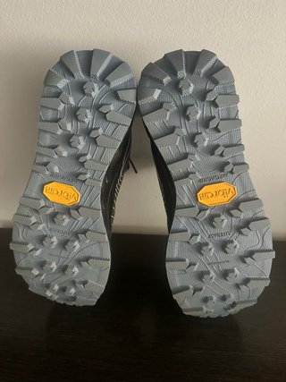 Zapatillas trail NNORMAL  Gore -Tex negras/grises