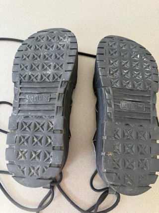 Sandalias Puma Negras con Cordones
