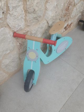 Moto de madera Janod sin pedales