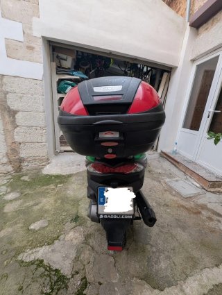 Kawasaki J300 Scooter Negra y Verde