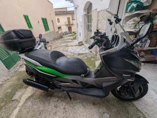 Kawasaki J300 Scooter Negra y Verde