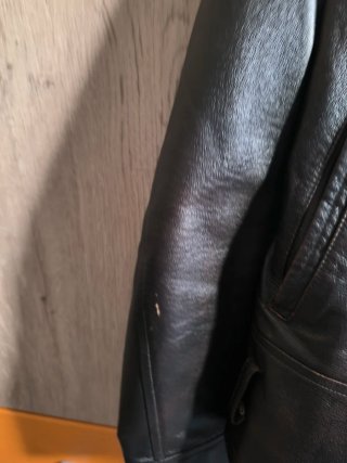 Chaqueta de cuero con cuello de piel