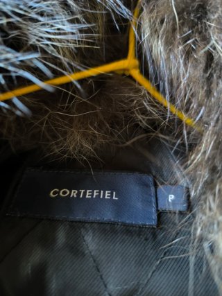 Chaqueta de cuero con cuello de piel