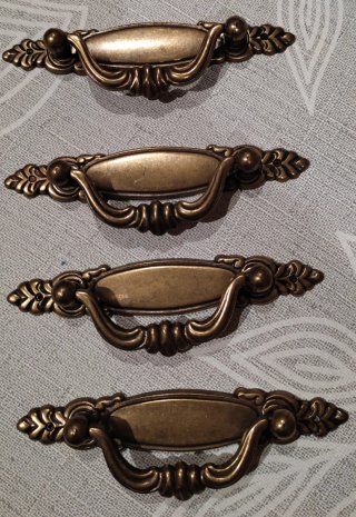 Tiradores clásicos de bronce (4 unidades)