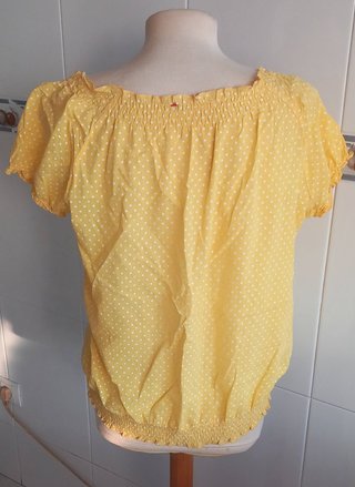 Camiseta amarilla cuello desbocado T. M/L