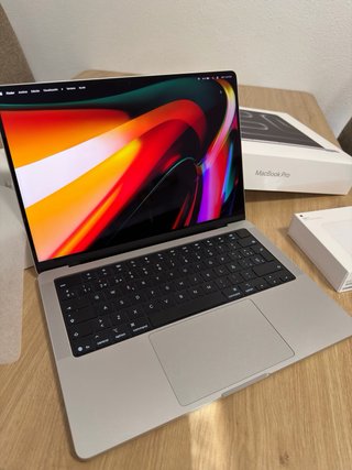 NUEVO MacBook Pro 14' M5 16GB Argento 512GB SSD