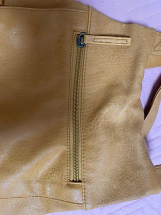 Bolso y Mochila Mostaza Convertible