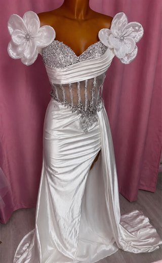 Vestido de fiesta plateado y blanco