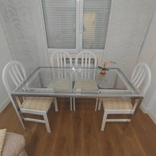 Mesa Comedor Cristal y 4 Sillas Blancas