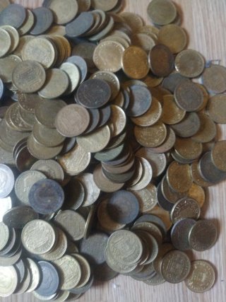 Lote + de 350 Pesetas rubias de Franco y el Rey