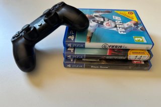 PS4 Slim 500GB Negra + Mando + Juegos