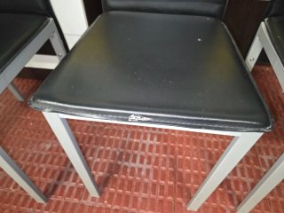 Mesa de comedor y 4 sillas