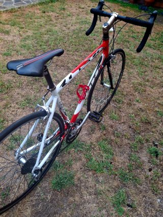 BH  DE ALUMINIO    Bicicleta de carretera