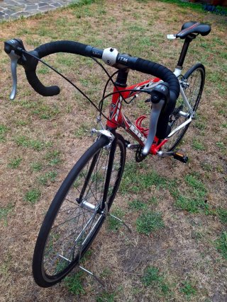 BH  DE ALUMINIO    Bicicleta de carretera