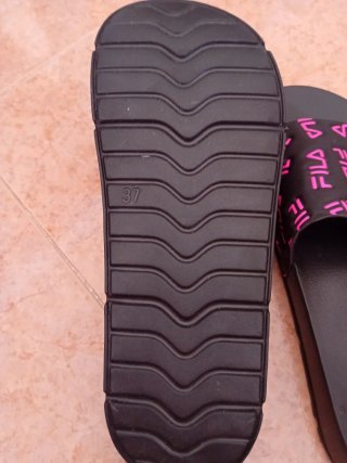 Chanclas Fila Mujer Negras y Rosas