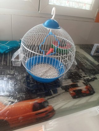Jaula para pájaros blanca y azul