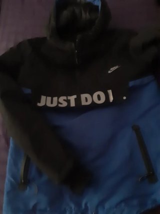 Chaqueta Nike Just Do It Negra y Azul