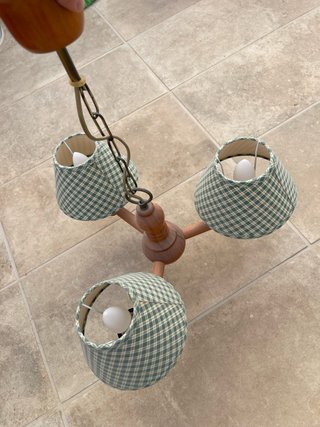 Lámpara de techo de madera y tela