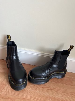 Botines Dr. Martens Chelsea Plataforma Negros