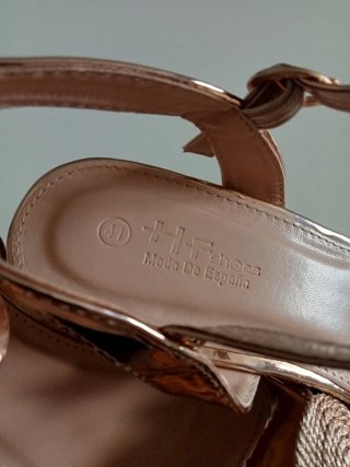Sandalias doradas tacón N°41