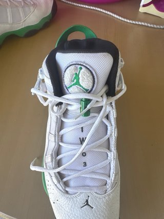 Zapatillas Jordan Blancas y Verdes