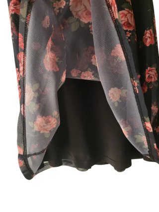Vestido negro con flores rosas