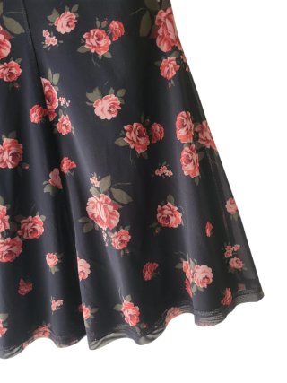 Vestido negro con flores rosas