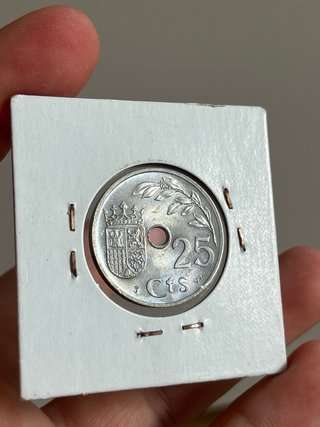 25 céntimos de peseta 1937. Salida de rollo.