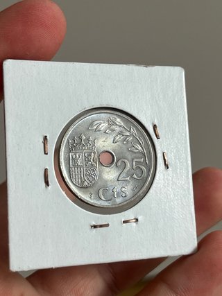 25 céntimos de peseta 1937. Salida de rollo.