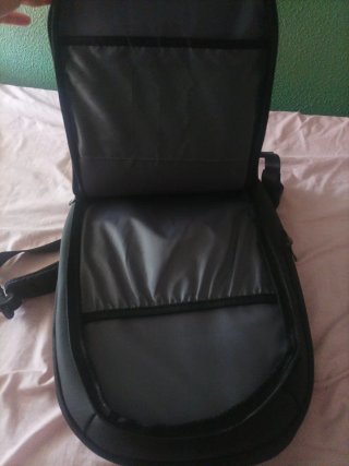Mochila negra con bolsillo para portátil