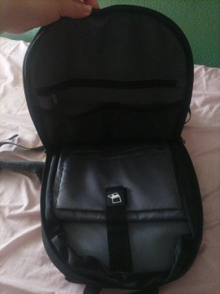Mochila negra con bolsillo para portátil