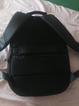 Mochila negra con bolsillo para portátil