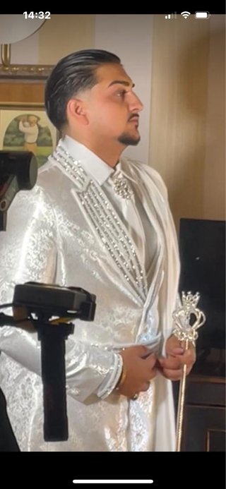 Traje de Novio Blanco y Dorado