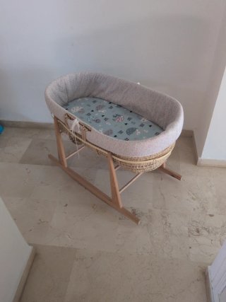 Moisés para bebé de mimbre.