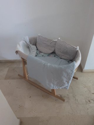 Moisés para bebé de mimbre.