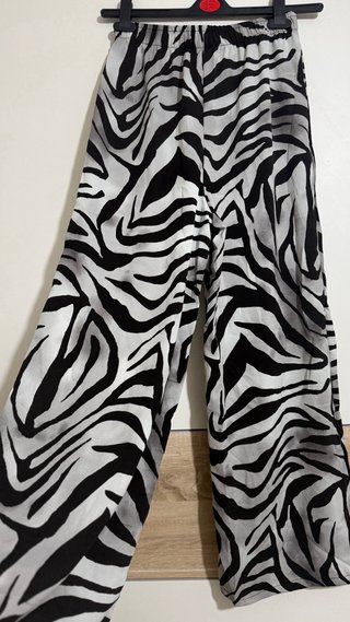 Pantalón ancho estampado cebra