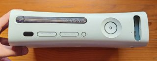 Xbox 360 blanca con mando y cables